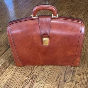 17”w 13”h 5”w at the bottom side